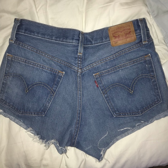Levi’s button up shorts - Picture 4 of 4